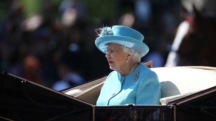 Britové se připravují na nejhorší, už připravují i evakuaci královny