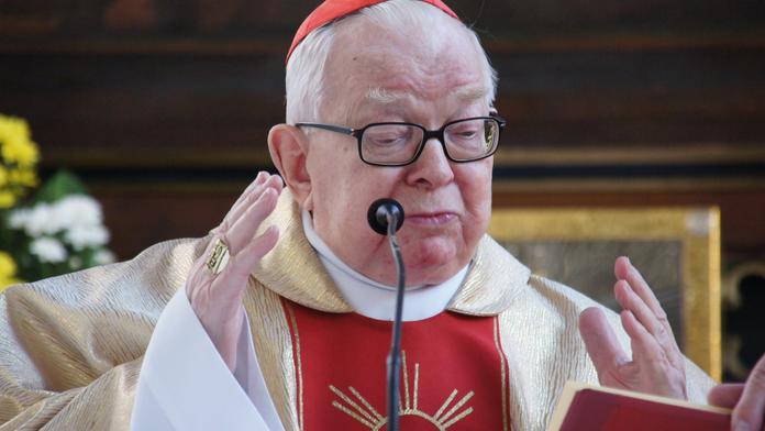 Zákaz pohřbu v kostele. Zemřel kardinál obviněný ze zneužívání
