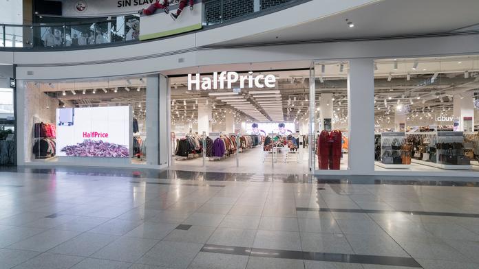 Do Česka míří další obchod s oblečením. V Praze otevřel HalfPrice