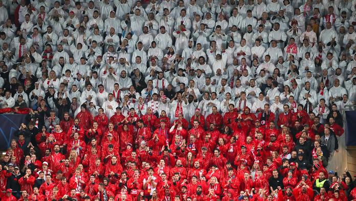S pláštěnkami do boje. Slavia předvedla v Edenu krásná chorea