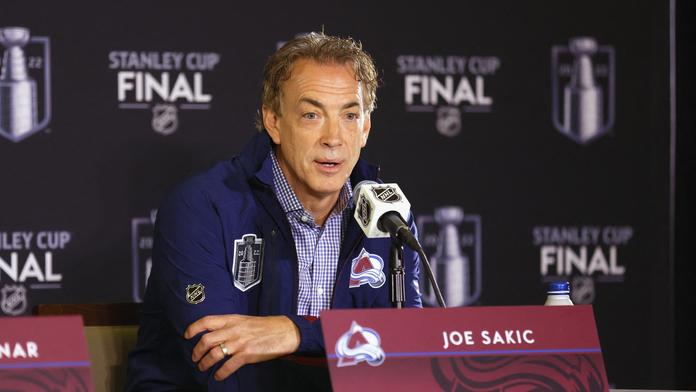 Manažer roku Joe Sakic končí ve své funkci. Nahradí ho jeho asistent