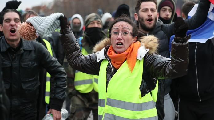 Už desátý mrtvý. Protesty ve Francii mají další oběť