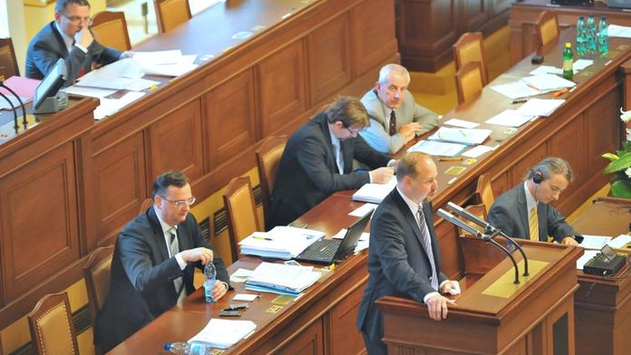 Poslanci schválili zákon o důchodovém spoření