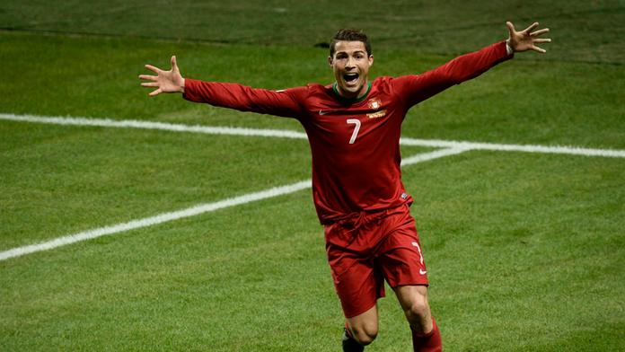 FIFA prodloužila hlasování o Zlatý míč. KVŮLI RONALDOVI!