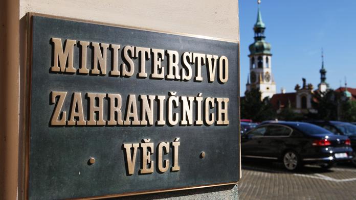 OSTUDA! Český velvyslanec měl ukrást 1,5 milionu!