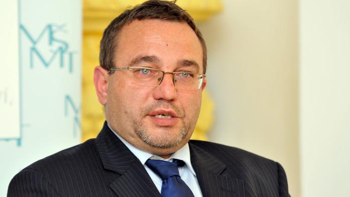 Dobeš chystá reformu vysokých škol! PŘIPRAVTE SE NA ŠKOLNÉ!
