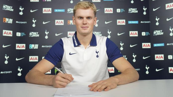 Skvělé zprávy! Kinský dostal pracovní povolení, proti Liverpoolu může nastoupit