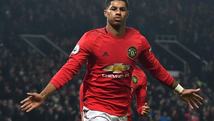 Útočník United nakrmil tři miliony lidí, dostal královské ocenění