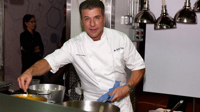 Šéfkuchař Michael Chiarello v kuchyni