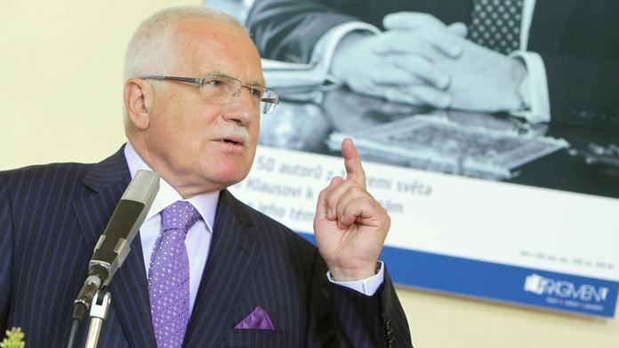 Na popření otcovství mají muži tři roky místo šesti měsíců. Novelu podepsal Klaus