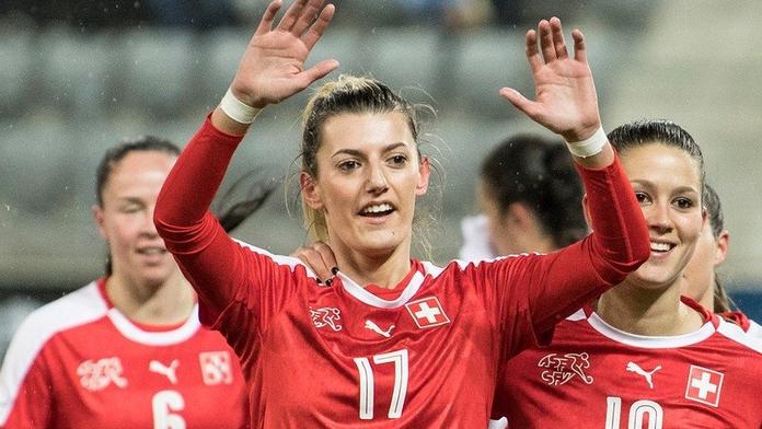 Švýcarská fotbalistka zmizela. Skočila do jezera a už se nevynořila!