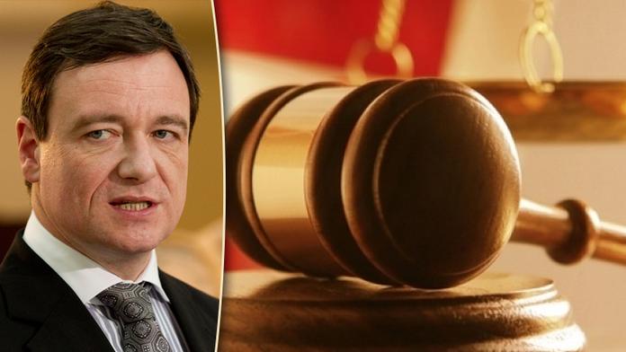Rathovi spiklenci: Opilec, ředitelka nemocnice a hlavouni stavebních firem