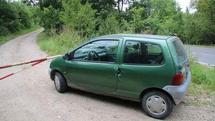 Někdo mu ukradl auto, potkal ho v protisměru. Policie hledá pachatele