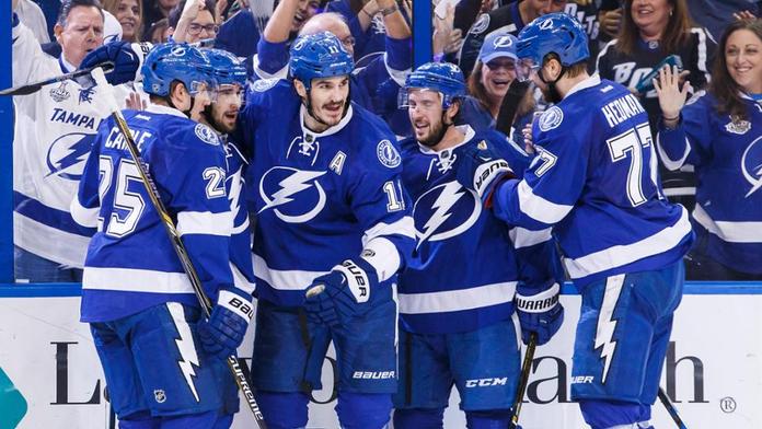 Islanders jdou z kola ven. Tampa vyhrála 5. zápas a postupuje!