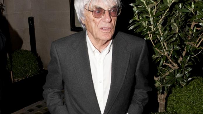 10 let v base? Kdepak! Ecclestone se vykoupil za "pětistovku"