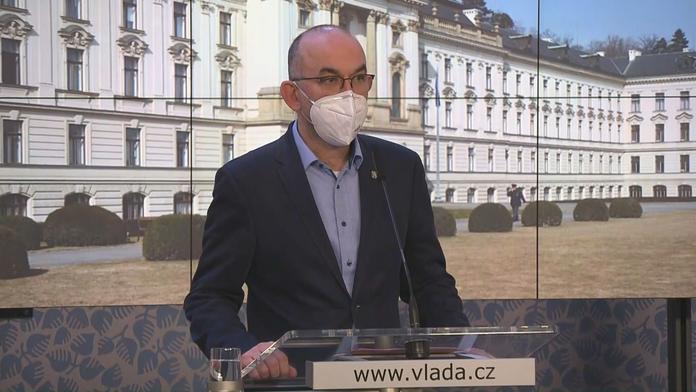 Blatný: Příští týden bude nejkritičtější. Lůžka v nemocnicích nemusí stačit