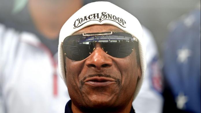 Další kokos na sněhu? Snoop Dogg se sešel s Jamajčany, ochutnal i jejich rum