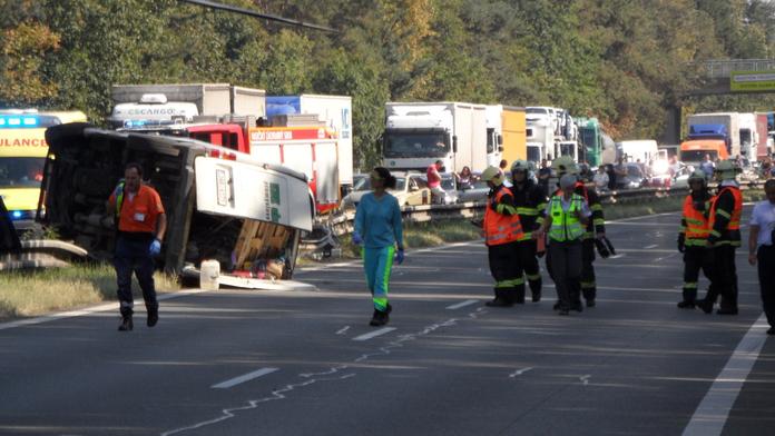 Na dálnici D6 se srazilo třináct aut! Kolony měly přes deset kilometrů