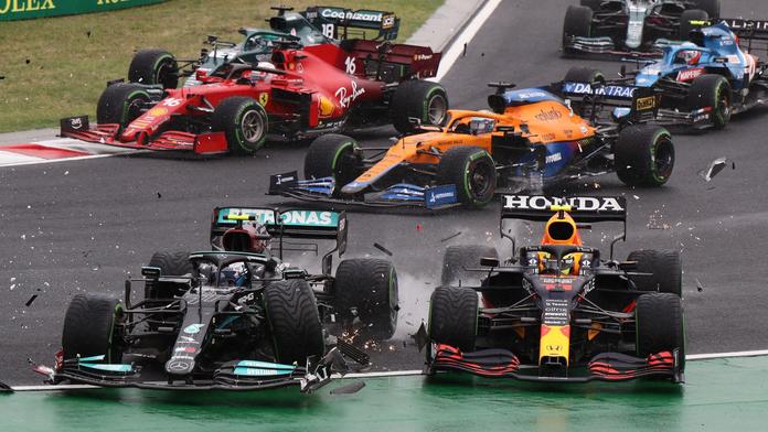 Divočina v Maďarsku. Závod F1 ovlivnila hromadná bouračka