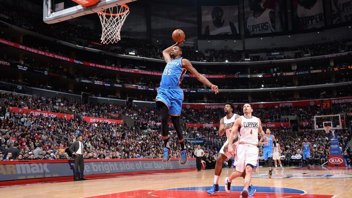 Oklahoma dobyla hřiště Clippers. Durant rozhodl trojkou i blokem
