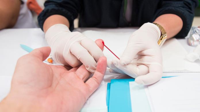 Pacient v Česku dostal inovativní lék proti HIV. Jako první v Evropě