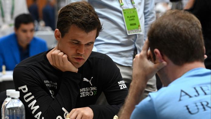 Carlsen se vyjádřil ke svému odstoupení. Nechce hrát proti podvodníkům