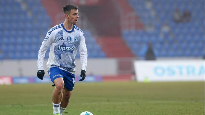 Dcerka fotbalisty Olomouce vběhla na hřiště během zápasu. Fanoušci to vtipně glosují
