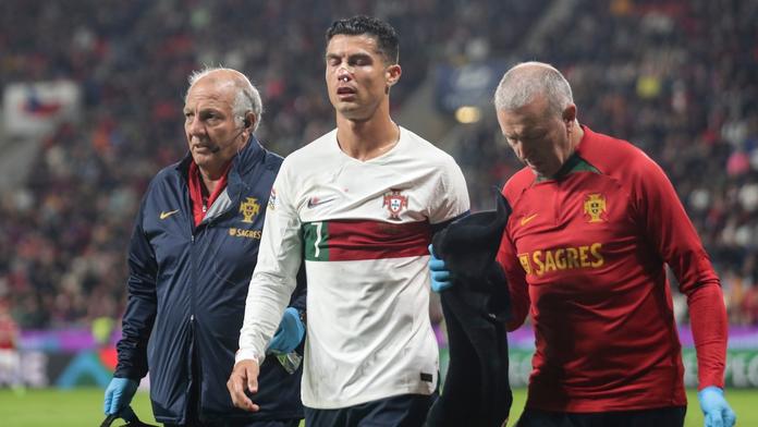 Rána do nosu od Vaclíka a návštěva psychologa. Ronaldo si prochází peklem