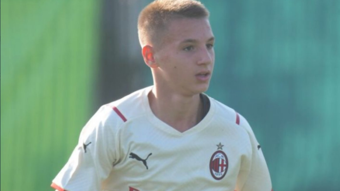 Roste v AC Milán nový Zlatan? V 87 zápasech nastřílel skoro 500 gólů