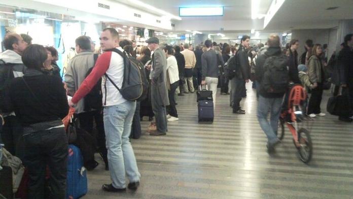 Policie kvůli bombové hrozbě evakuovala pařížské vlakové nádraží