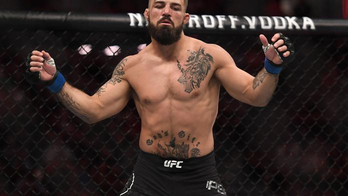 Jedinečná šance zažít UFC! Perry nabízí místo ve svém rohu. Zaplatíte?