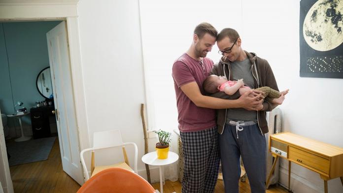 Ministři usilují o adopci pro homosexuály! Co vy na to? ANKETA