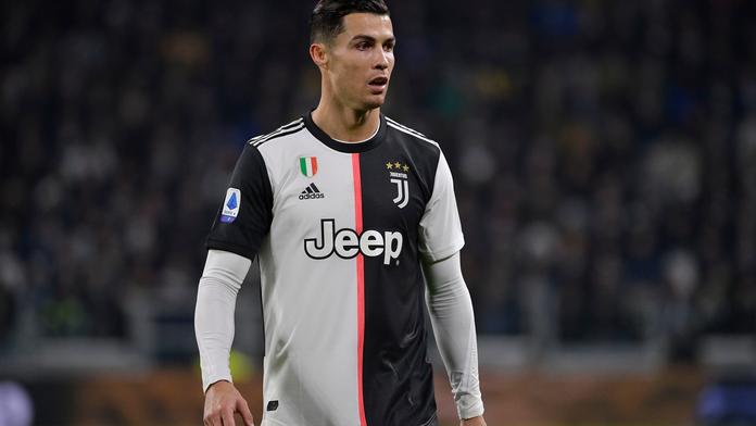 Ronaldo nehrál ani hodinu a střídal. Ve vzteku opustil hřiště i stadion