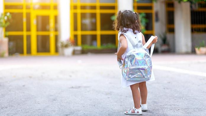 Anička (3) odešla sama domů ze školky. Podle vedení je to chyba dítěte, zuří otec