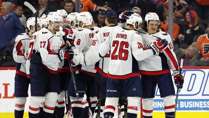 Washington si zahraje play-off, Smejkal dal první gól v NHL