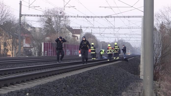Komplikace na železnici v Praze! V kolejišti našli mrtvolu muže