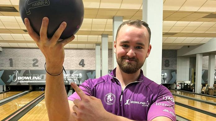 Český bowler Lukáš Jelínek
