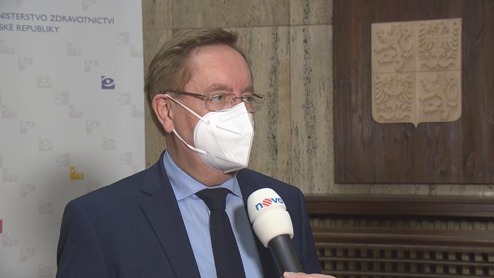 Ministr zdravotnictví chce opět omezit setkávání, uvidí se nejvýše dva lidé