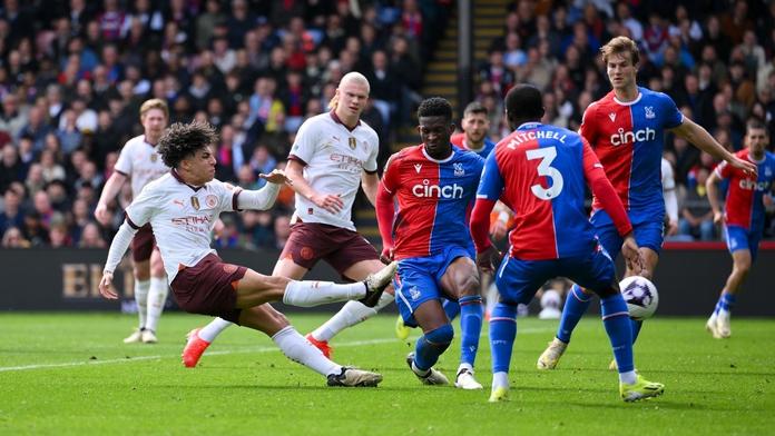 Studená sprcha, pak velký obrat. City setlo Crystal Palace, Arsenal je zase první