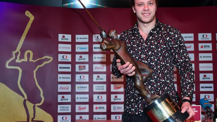 Pastrňák překonal rekord! Zlatou hokejku ovládl popáté v řadě
