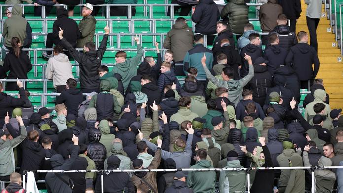 Fanoušci Celticu během minuty ticha
