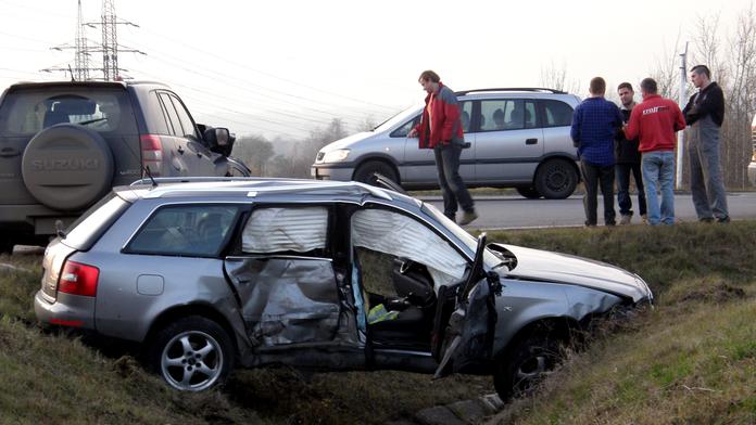 Na Kroměřížsku se čelně srazila auta. Dva lidé se těžce zranili