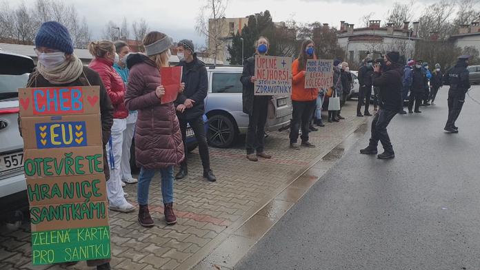Cheb se bouří proti lockdownu a vzkazuje: "Vláda nás zradila!"