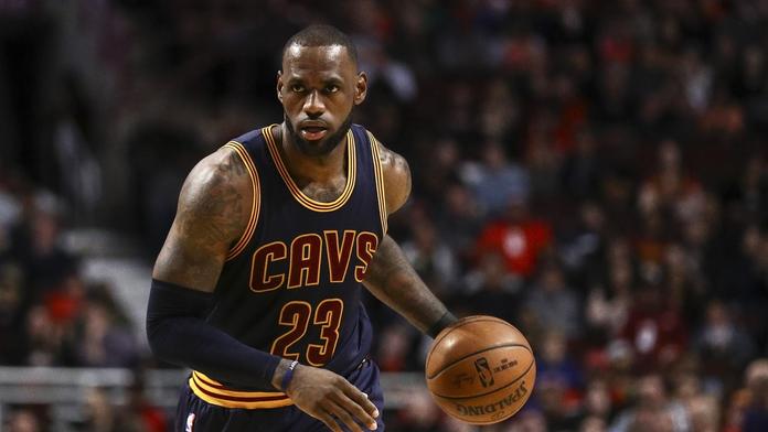 LeBron se posunul před O'Neala, ale Cleveland opět prohrál