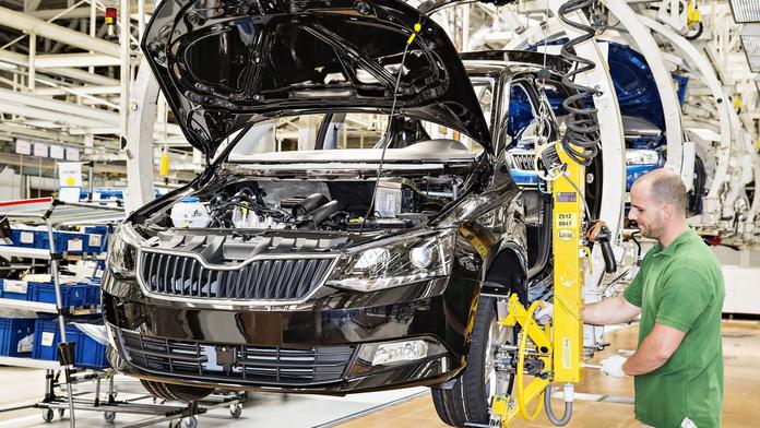 Škoda láme rekordy, ale nestíhá. Auta musí lakovat v Německu
