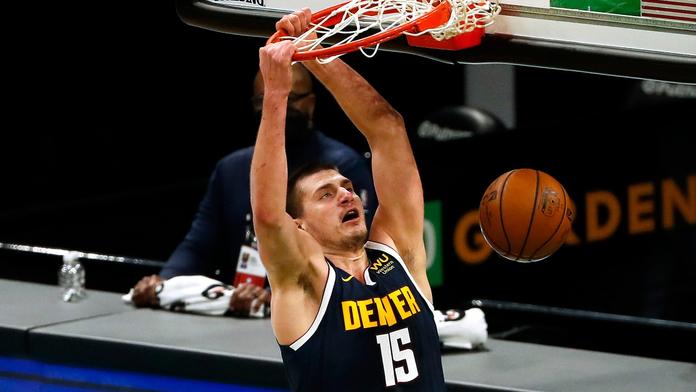 Bravurní Jokič řádil a sestřelil Bucks, Suns si vyšlápl na mistra z LA!