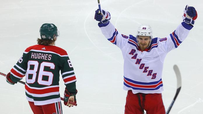 Český obránce dal svůj druhý gól v NHL. Za Rangers bodoval i Chytil