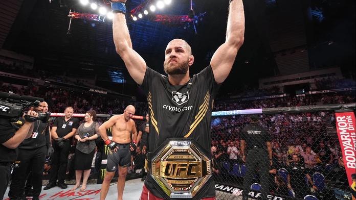 Prohru šampiona Usmana odskákal i Procházka, klesl v žebříčku UFC