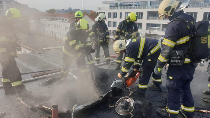 V plzeňské nemocnici začalo hořet, hasiči evakuovali některé pacienty