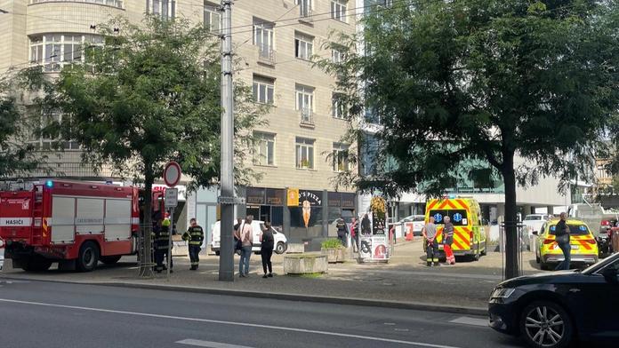 V centru Plzně bouchl plyn. Zraněný muž skončil s popáleninami v nemocnici